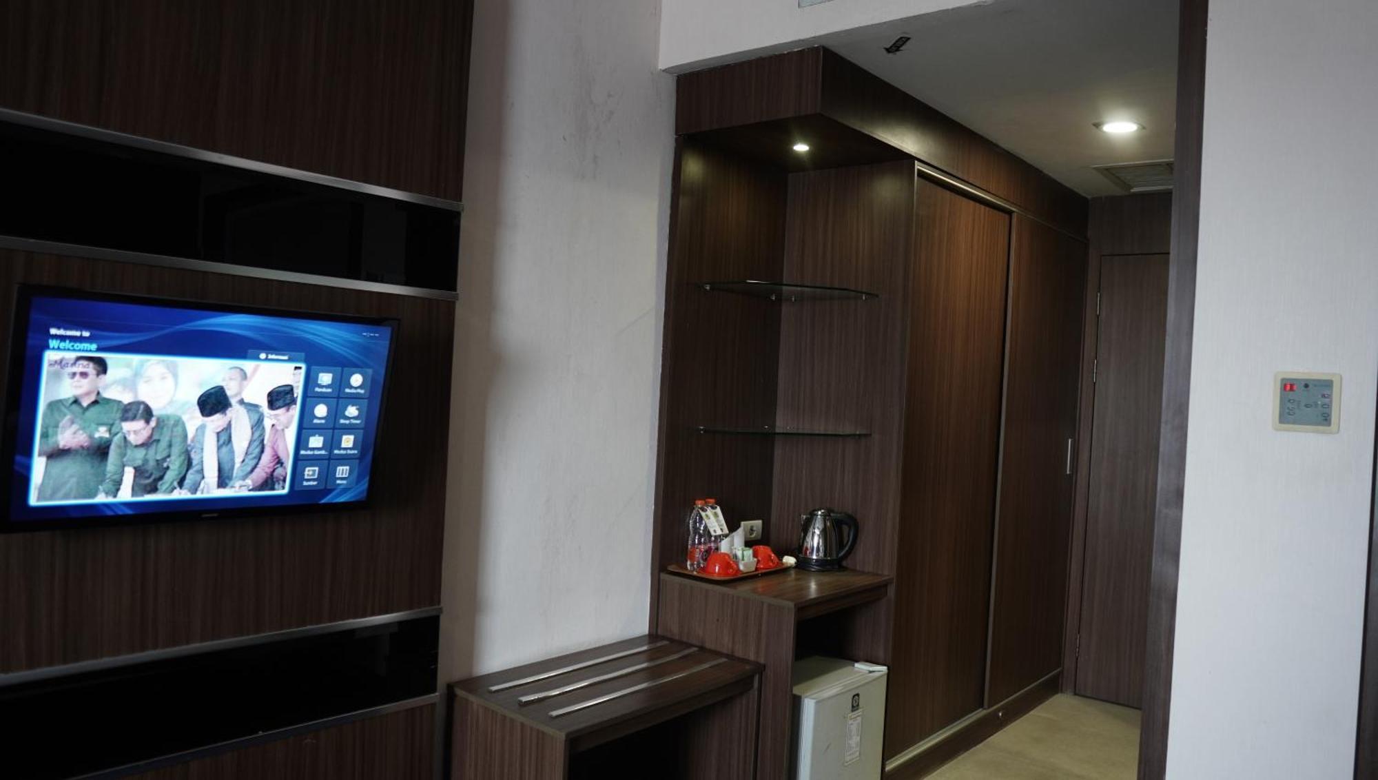 New Hollywood Hotel Pekanbaru Exterior foto